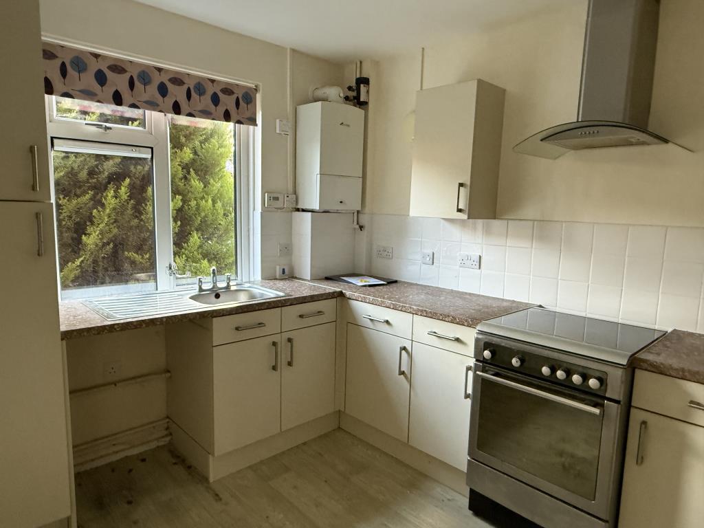 Lot: 158 - SEMI-DETACHED HOUSE IN NEED OF REFURBISHMENT - Kitchen in Semi in need of Refurbishment